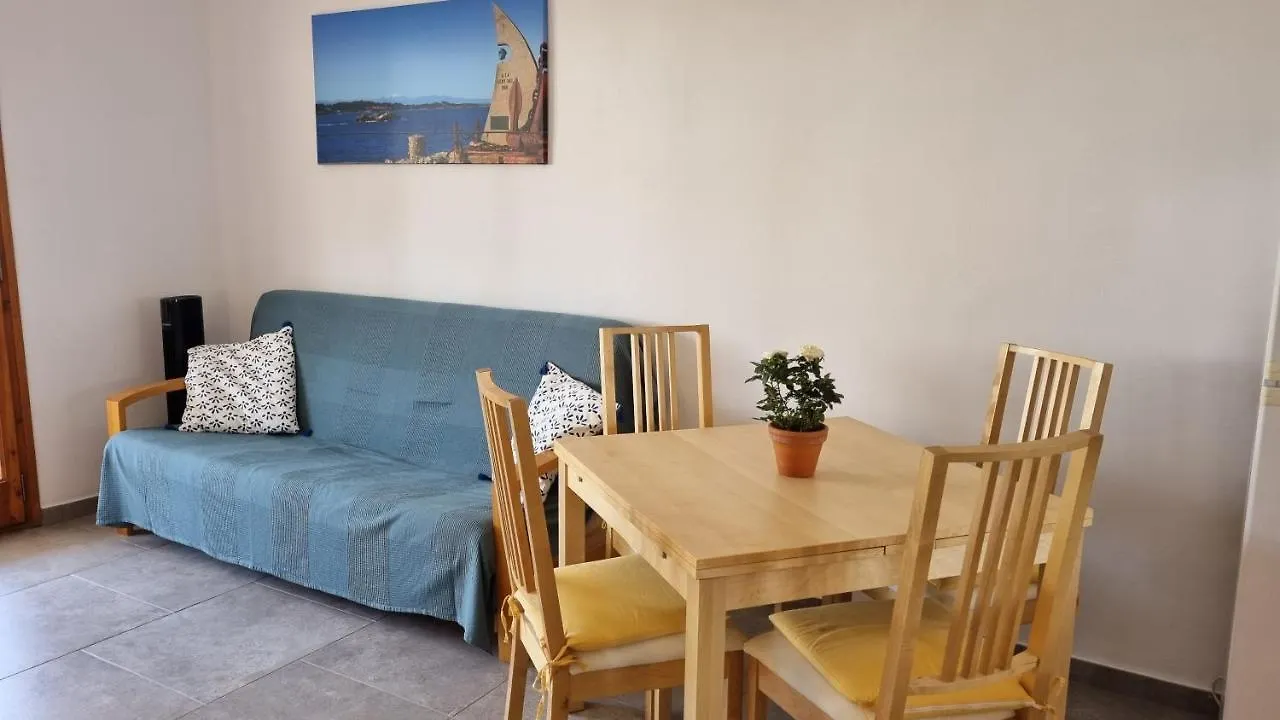 Apartamento familiar con piscina y wifi L' Escala 0*,  España